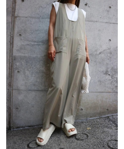 TRUNC（トランクエイティーエイト）の「Relaxed Fit Overalls（サロペット/オーバーオール・レディース・グレイッシュベージュ・FREE）」の13枚目の写真