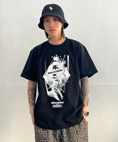 WORLD STANDARD(ワールドスタンダード)の「WORLD STANDARD/ワールドスタンダード プリント 半袖Tシャツ WSHT-007(Tシャツ/カットソー・メンズ・ブラック/ホワイト・L/M/XL)」の1枚目の写真