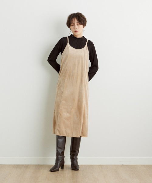 INED CLARO(イネドクラロ)の「【ZOZO限定】ラクに最旬コーデが完成!ベロアキャミワンピース×メローハイネックトップス《2点セット》(ワンピース・レディース・ピンク/ブラック/ベージュ・フリー)」の14枚目の写真