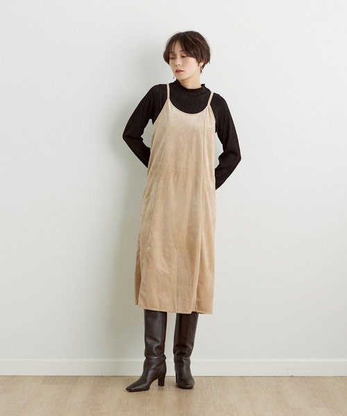 INED CLARO(イネドクラロ)の「【ZOZO限定】ラクに最旬コーデが完成!ベロアキャミワンピース×メローハイネックトップス《2点セット》(ワンピース・レディース・ピンク/ブラック/ベージュ・フリー)」の15枚目の写真