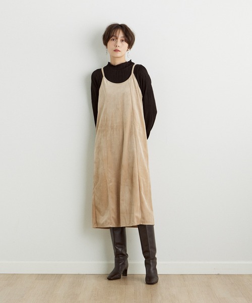 INED CLARO(イネドクラロ)の「【ZOZO限定】ラクに最旬コーデが完成!ベロアキャミワンピース×メローハイネックトップス《2点セット》(ワンピース・レディース・ピンク/ブラック/ベージュ・フリー)」の16枚目の写真