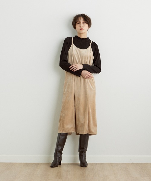 INED CLARO(イネドクラロ)の「【ZOZO限定】ラクに最旬コーデが完成!ベロアキャミワンピース×メローハイネックトップス《2点セット》(ワンピース・レディース・ピンク/ブラック/ベージュ・フリー)」の17枚目の写真