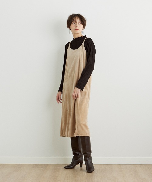 INED CLARO(イネドクラロ)の「【ZOZO限定】ラクに最旬コーデが完成!ベロアキャミワンピース×メローハイネックトップス《2点セット》(ワンピース・レディース・ピンク/ブラック/ベージュ・フリー)」の18枚目の写真