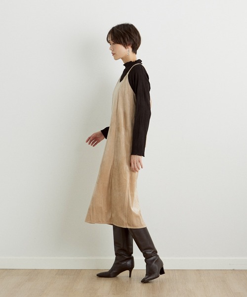 INED CLARO(イネドクラロ)の「【ZOZO限定】ラクに最旬コーデが完成!ベロアキャミワンピース×メローハイネックトップス《2点セット》(ワンピース・レディース・ピンク/ブラック/ベージュ・フリー)」の19枚目の写真