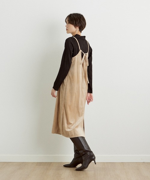 INED CLARO(イネドクラロ)の「【ZOZO限定】ラクに最旬コーデが完成!ベロアキャミワンピース×メローハイネックトップス《2点セット》(ワンピース・レディース・ピンク/ブラック/ベージュ・フリー)」の20枚目の写真