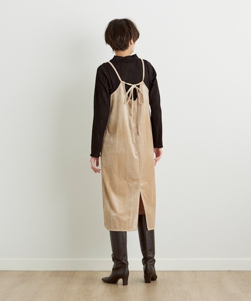 INED CLARO(イネドクラロ)の「【ZOZO限定】ラクに最旬コーデが完成!ベロアキャミワンピース×メローハイネックトップス《2点セット》(ワンピース・レディース・ピンク/ブラック/ベージュ・フリー)」の21枚目の写真