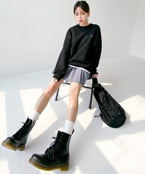 muahmuah(ムーアムーア)の「A'GEM/9 × .kom『muah muah/ムーアムーア』SIGNATURE BACK POINT NAPPING MTM/シグニチャー バックポイント 裏起毛 プルオーバー スウェットシャツ(スウェット・レディース・グレー/ブラック・FREE)」の4枚目の写真