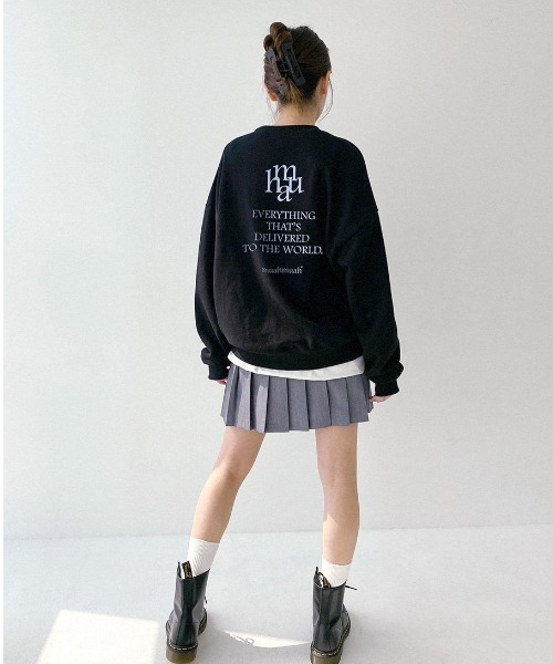 muahmuah(ムーアムーア)の「A'GEM/9 × .kom『muah muah/ムーアムーア』SIGNATURE BACK POINT NAPPING MTM/シグニチャー バックポイント 裏起毛 プルオーバー スウェットシャツ(スウェット・レディース・グレー/ブラック・FREE)」の6枚目の写真