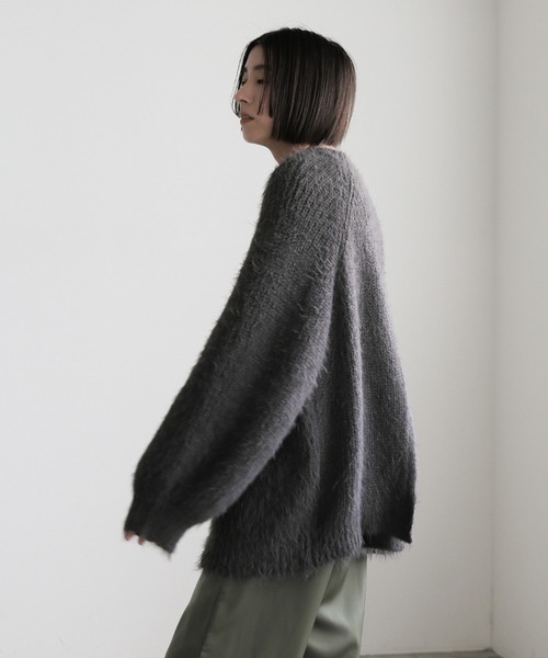 select MOCA(セレクトモカ)の「フェザーバックスリットオーバーニット(ニット/セーター・レディース・カーキオリーブ/グレー/チャコールグレー・FREE)」の13枚目の写真