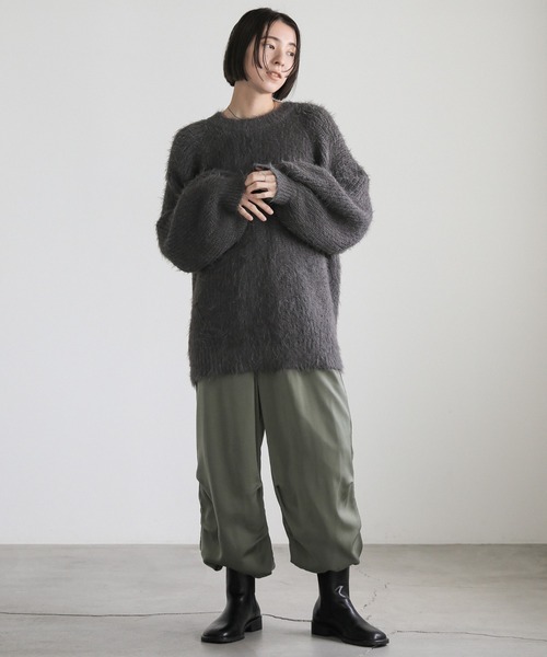 select MOCA(セレクトモカ)の「フェザーバックスリットオーバーニット(ニット/セーター・レディース・カーキオリーブ/グレー/チャコールグレー・FREE)」の4枚目の写真