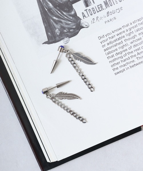 FUNALIVE(ファンアライブ)の「JON フェザー、スカルステンレスピアス ステンレス(ピアス(両耳用)・メンズ・シルバー/ブラック系その他/ブラック/シルバー系その他/ブルー/ブルー系その他・FREE)」の3枚目の写真