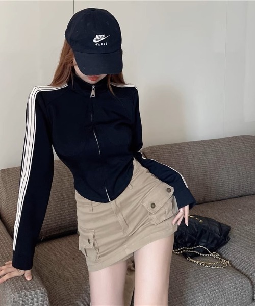 .KOM（ドットコム）の「A'GEM/9 × .kom『.kom/ドットケーオーエム』クロップド丈 ラインジャージ（ジャージ・レディース・ブラック・S/M）」の13枚目の写真