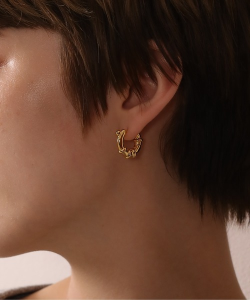 emesuelee(エメスーリー)の「変形フープピアス(ピアス(両耳用)・レディース・ゴールド/シルバー・フリー)」の4枚目の写真