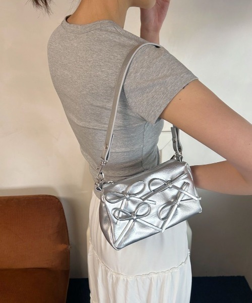 LAC-VERT(ラック・ヴェール)の「シルバーミニリボンハンドバッグ(ハンドバッグ・レディース・シルバー・FREE)」の12枚目の写真