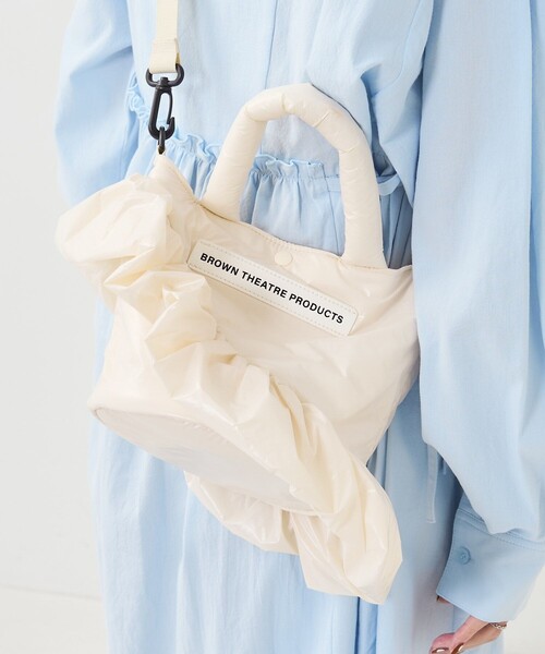 FREAK'S STORE（フリークスストア）の「BROWN THEATRE PRODUCTS × FREAK'S STORE/ブラウン 別注 2WAY パフフリル ショルダーバッグ（ショルダーバッグ・レディース・ブラック/ナチュラル・ONE SIZE）」の3枚目の写真