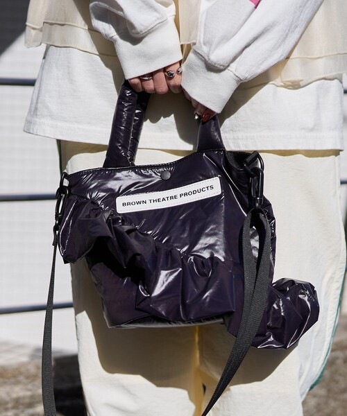 FREAK'S STORE（フリークスストア）の「BROWN THEATRE PRODUCTS × FREAK'S STORE/ブラウン 別注 2WAY パフフリル ショルダーバッグ（ショルダーバッグ・レディース・ブラック/ナチュラル・ONE SIZE）」の6枚目の写真