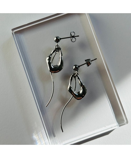 tone(トーン)の「【fuwari】メタルチャーム サージカルステンレスピアス(MA)(ピアス(両耳用)・レディース・A/F/D/C/B/E・FREE)」の1枚目の写真