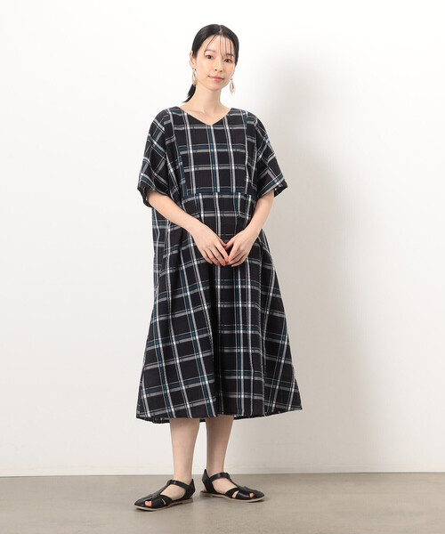 ONIGIRI(オニギリ)の「前後2WAY 半袖チェックアッパッパ ワンピース(ワンピース・レディース・ネイビー/ベージュ・MEDIUM/LARGE)」の5枚目の写真