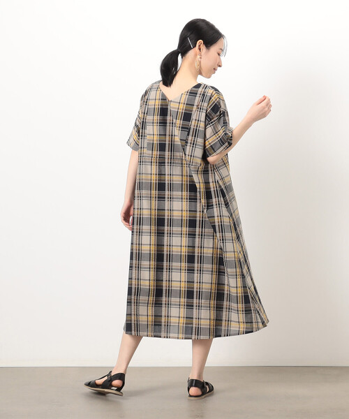 ONIGIRI(オニギリ)の「前後2WAY 半袖チェックアッパッパ ワンピース(ワンピース・レディース・ネイビー/ベージュ・MEDIUM/LARGE)」の11枚目の写真