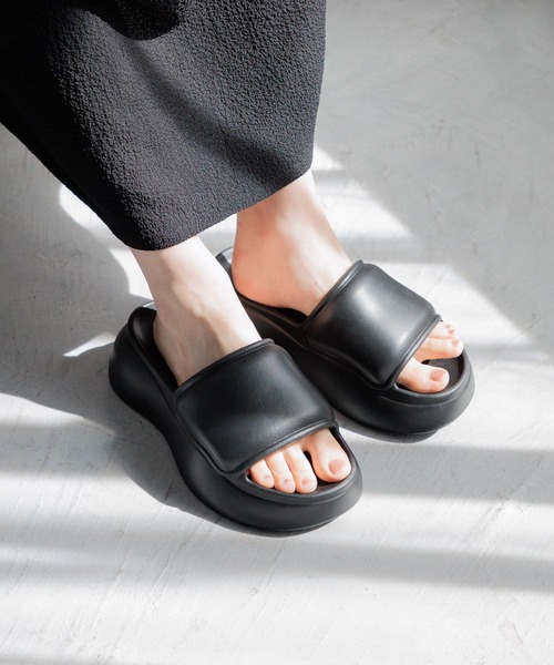 LOWRYS FARM（ローリーズファーム）の「ＥＶＡサンダル 102534（サンダル・レディース・アイボリー/ピンク/ブラック・MEDIUM/LARGE）」の17枚目の写真