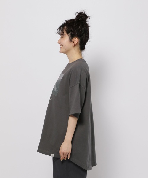 niko and...（ニコアンド）の「【DOD(ディーオーディー)】コラボ イツカノチュニックTシャツ（Tシャツ/カットソー・レディース・ホワイト/スモーク/オフホワイト・FREE）」の4枚目の写真