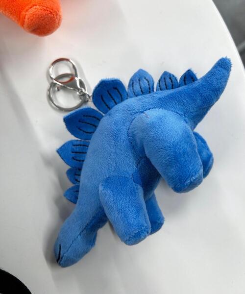 WEGO（ウィゴー）の「WEGO/ザウルスぬいぐるみキーホルダー（キーホルダー・レディース・イエロー/ライトピンク/パープル/レッド/オレンジ/グリーン/ブルー/ブラック・FREE）」の3枚目の写真