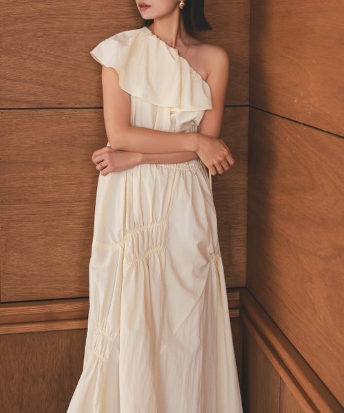 DONOBAN(ドノバン)の「【Ami Haruna×Donobanコラボ】2wayギャザーワンピース(ワンピース・レディース・ブラック/アイボリー・LONG/SHORT)」の2枚目の写真