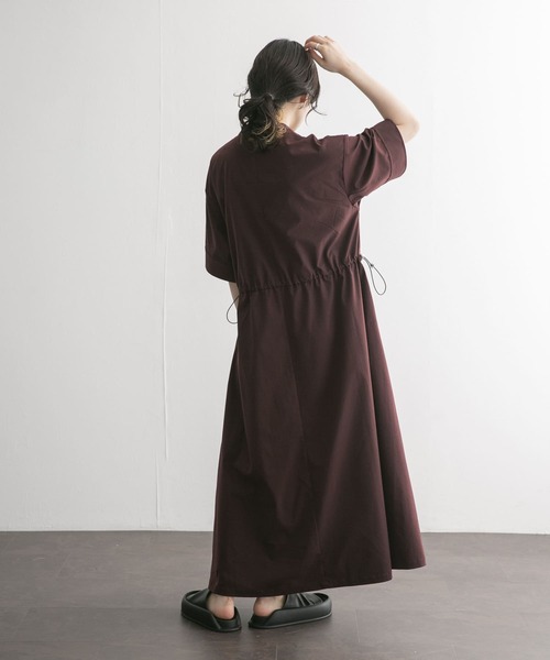 KBF(ケイビーエフ)の「ポケットディティールウエストドロストワンピース(ワンピース・レディース・ブラック/ブルー/ボルドー・ONE)」の13枚目の写真