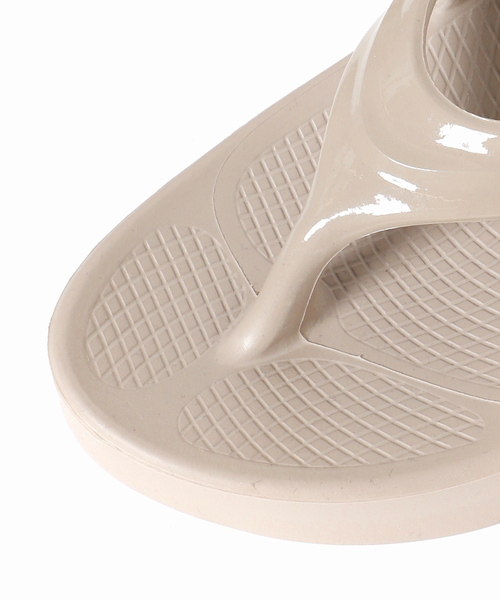 U by SPICK&SPAN（ユーバイスピックアンドスパン）の「≪追加≫【OOFOS / ウーフォス】 O Omega2（サンダル・レディース・タン/ブラック・23cm/24cm/25cm）」の13枚目の写真