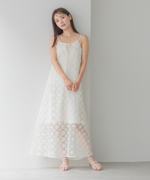 mysty woman（ミスティウーマン）の「前後2WAYフラワーモチーフキャミワンピース　135299（ワンピース・レディース・オフホワイト/ブラック・FREE）」の8枚目の写真