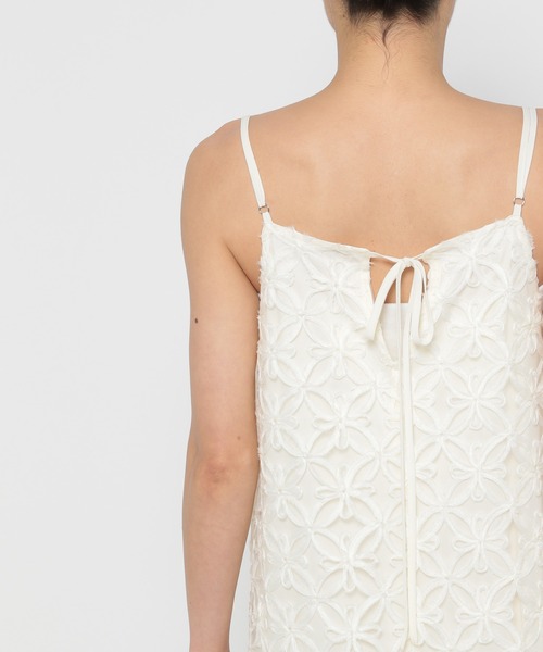 mysty woman（ミスティウーマン）の「前後2WAYフラワーモチーフキャミワンピース　135299（ワンピース・レディース・オフホワイト/ブラック・FREE）」の17枚目の写真