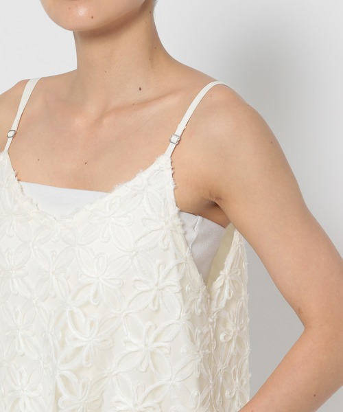 mysty woman（ミスティウーマン）の「前後2WAYフラワーモチーフキャミワンピース　135299（ワンピース・レディース・オフホワイト/ブラック・FREE）」の15枚目の写真