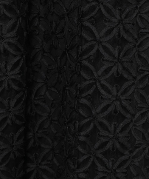 mysty woman（ミスティウーマン）の「前後2WAYフラワーモチーフキャミワンピース　135299（ワンピース・レディース・オフホワイト/ブラック・FREE）」の12枚目の写真