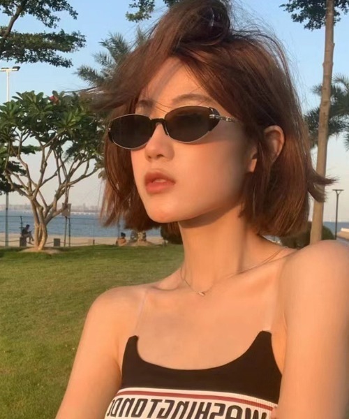 MGV(エムジーヴィー)の「Vintage Style Square Sunglasses(サングラス・メンズ・シルバー/ブラック/ゴールド・FREE)」の4枚目の写真