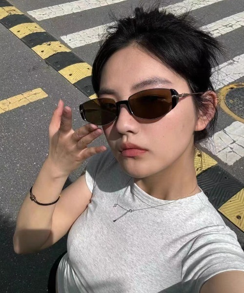 MGV(エムジーヴィー)の「Vintage Style Square Sunglasses(サングラス・メンズ・シルバー/ブラック/ゴールド・FREE)」の7枚目の写真