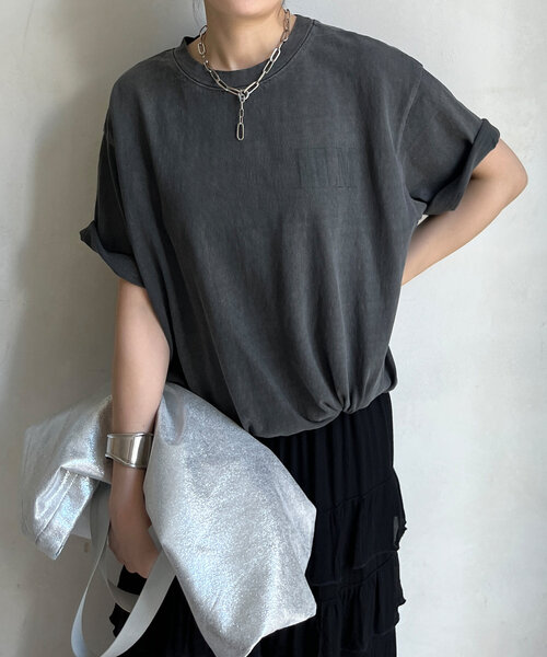 DouDou(ドゥドゥ)の「ピグメントロゴTEE(Tシャツ/カットソー・レディース・チャコールグレー/オフホワイト/ブラウン・FREE)」の1枚目の写真