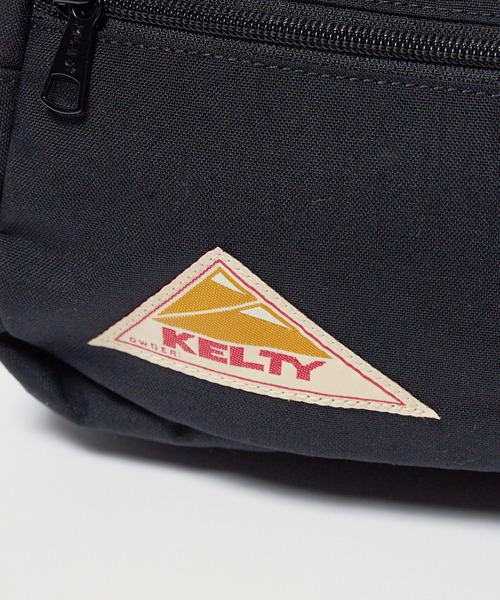 KELTY(ケルティ)の「KELTY/ケルティ RECTANGLE ZIP SHOULDER ショルダーバッグ ワンポイント ロゴ ショルダーポーチ(ショルダーバッグ・メンズ・キャメル/ネイビー/ダークベージュ/ブラック・FREE)」の11枚目の写真