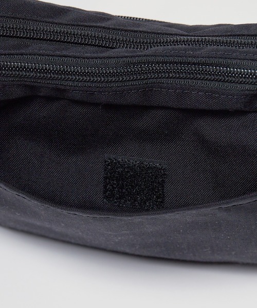 KELTY(ケルティ)の「KELTY/ケルティ RECTANGLE ZIP SHOULDER ショルダーバッグ ワンポイント ロゴ ショルダーポーチ(ショルダーバッグ・メンズ・キャメル/ネイビー/ダークベージュ/ブラック・FREE)」の15枚目の写真
