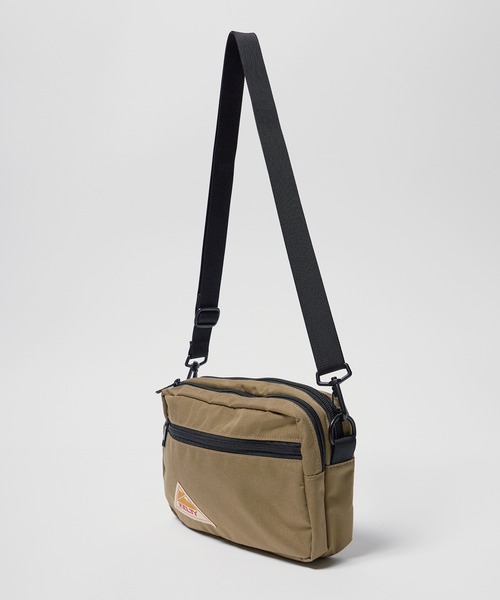 KELTY(ケルティ)の「KELTY/ケルティ RECTANGLE ZIP SHOULDER ショルダーバッグ ワンポイント ロゴ ショルダーポーチ(ショルダーバッグ・メンズ・キャメル/ネイビー/ダークベージュ/ブラック・FREE)」の20枚目の写真