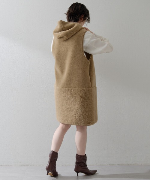 THE PAUSE（ザ ポーズ）の「【THE PAUSE】ボアフードロングジレ（ベスト・レディース・ライトベージュ/サンドベージュ/チャコールグレー・FREE）」の18枚目の写真