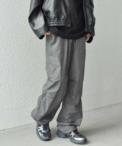 SHIPS any（シップス エニィ）の「SHIPS any: 〈洗濯機可能〉カラーミックスコード トラックパンツ ［a-nylon］(セットアップ対応)◇（その他パンツ・メンズ・ブラック/ベージュ/グレー・MEDIUM/LARGE）」の8枚目の写真