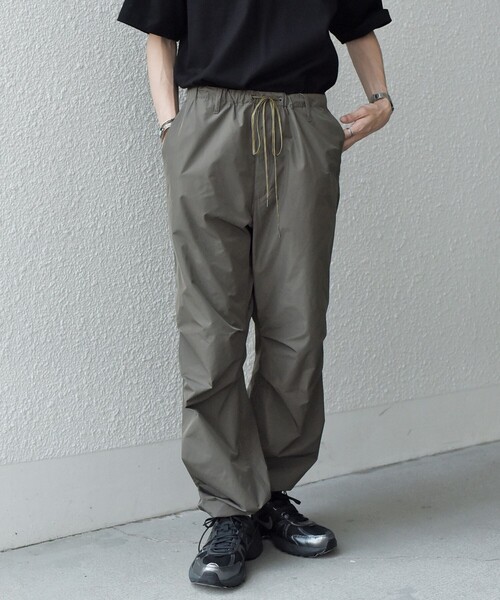 SHIPS any（シップス エニィ）の「SHIPS any: 〈洗濯機可能〉カラーミックスコード トラックパンツ ［a-nylon］(セットアップ対応)◇（その他パンツ・メンズ・ブラック/ベージュ/グレー・MEDIUM/LARGE）」の17枚目の写真