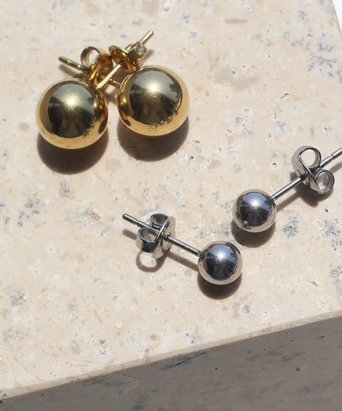 abaskdesign(アバスクデザイン)の「金属アレルギー対応 選べるサイズ シンプルボールステンレスピアス(ピアス(両耳用)・レディース・ゴールド系その他5/シルバー系その他2/シルバー系その他4/シルバー系その他3/ゴールド系その他/シルバー系その他/ゴールド系その他2/ゴールド系その他3/ゴールド系その他4/ゴールド/シルバー/シルバー系その他5・X-LARGE/SMALL/LARGE/MEDIUM/X-SMALL/XX-SMALL)」の5枚目の写真