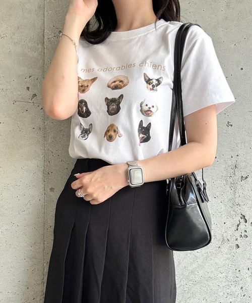 cuorequal(クオレコール)の「犬いっぱい半袖タイトTシャツ(Tシャツ/カットソー・レディース・ネイビー/ベージュ・X-SMALL)」の2枚目の写真