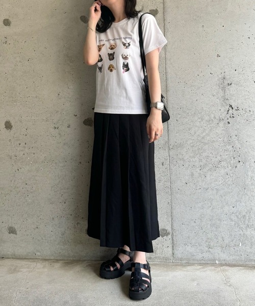cuorequal(クオレコール)の「犬いっぱい半袖タイトTシャツ(Tシャツ/カットソー・レディース・ネイビー/ベージュ・X-SMALL)」の18枚目の写真