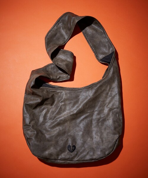 FREAK'S STORE（フリークスストア）の「Kurt Wu/カート ウー PU leather bag/ショルダーバック（ショルダーバッグ・メンズ・ブラウン/ブラック・ﾌﾘ-）」の8枚目の写真