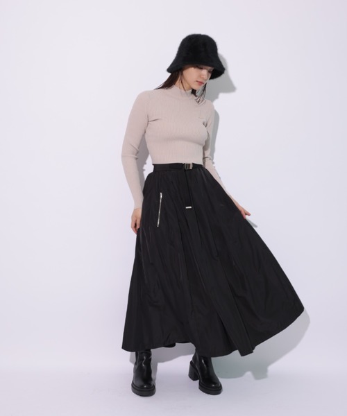 Rirandture（リランドチュール）の「ロゴプレート付クロップドニット