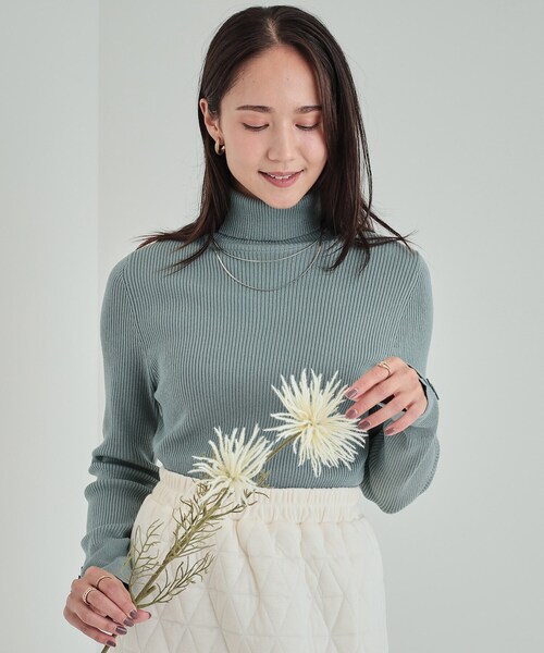 SHOO・LA・RUE（シューラルー）の「◆【高レビュー/洗える/S-3L】ちくちくしにくい なめらか リブタートルニット（ニット/セーター・レディース・ワインレッド/オフホワイト/グレー/ダークグリーン/ブルー/ホワイト系5/ベージュ系その他5/ブラック/ベージュ/グリーン系/ライトブルー・01/02/03/04/05）」の9枚目の写真