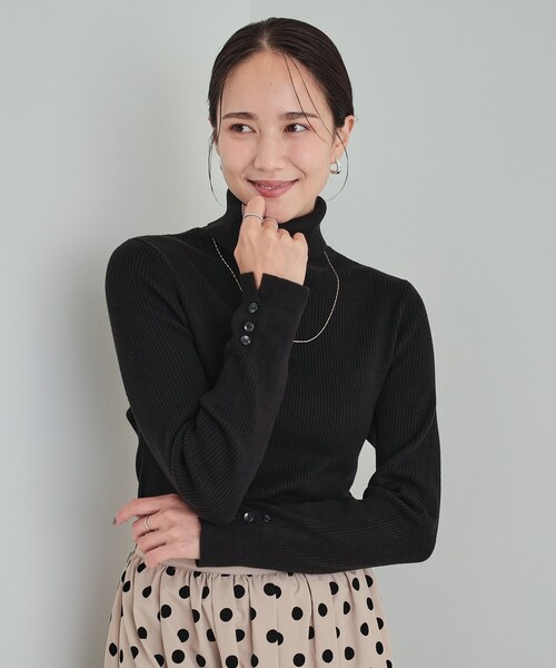 SHOO・LA・RUE（シューラルー）の「◆【高レビュー/洗える/S-3L】ちくちくしにくい なめらか リブタートルニット（ニット/セーター・レディース・ワインレッド/オフホワイト/グレー/ダークグリーン/ブルー/ホワイト系5/ベージュ系その他5/ブラック/ベージュ/グリーン系/ライトブルー・01/02/03/04/05）」の4枚目の写真