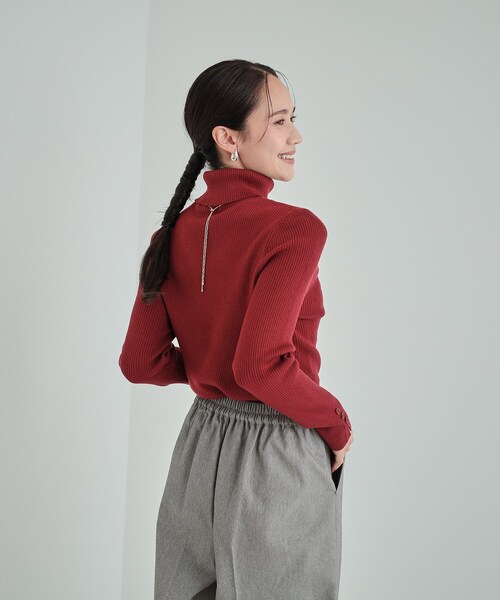 SHOO・LA・RUE（シューラルー）の「◆【高レビュー/洗える/S-3L】ちくちくしにくい なめらか リブタートルニット（ニット/セーター・レディース・ワインレッド/オフホワイト/グレー/ダークグリーン/ブルー/ホワイト系5/ベージュ系その他5/ブラック/ベージュ/グリーン系/ライトブルー・01/02/03/04/05）」の15枚目の写真
